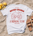 Drinking Team Shirt, Retro Bier Tshirt, Mädelsabend Shirt, Geschenk Freundin, JGA Shirt Frauen, Personalisiertes, Bierkrüge Cartoon, Bachelorette Shirt, Partyshirt Damen, Bestie Geschenk, Vintage Bier Shirt, Freundinnen Shirt, Party Clique Shirt