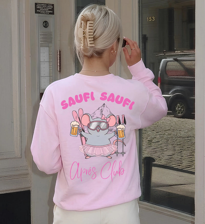 Rückansicht eines hellrosa Sweatshirts mit einer gezeichneten Maus im Tutu, die zwei Bierkrüge hält, mit dem Schriftzug Saufi Saufi Après Club.