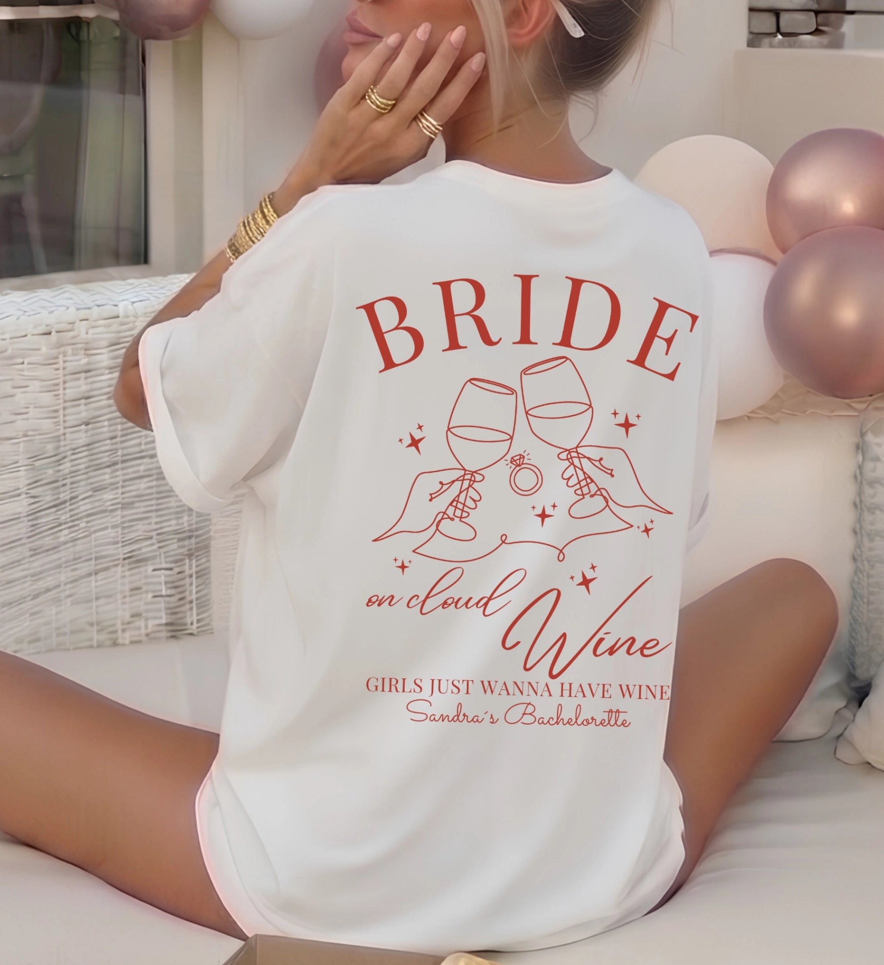 Ästhetisches Bride on Cloud Wine Shirt aus Bio Baumwolle für die Braut zum stilvollen JGA auf einem Weingut.