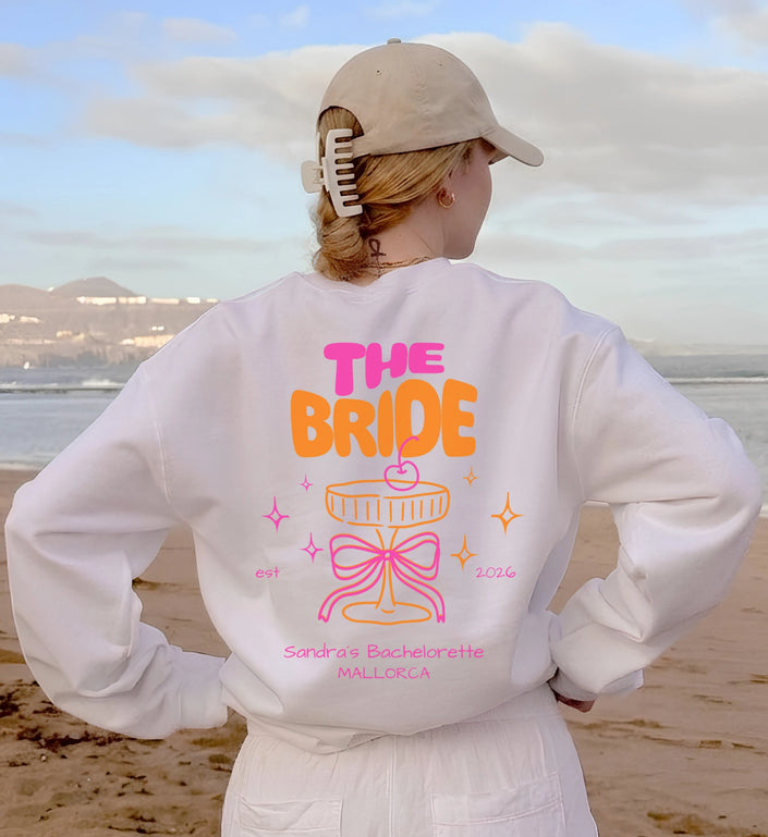 Personalisiertes Cincerely Yours Bride Sweatshirt in Rosa mit elegantem Coquette Schleifen Design und hochwertiger Stickerei für den JGA der Braut
