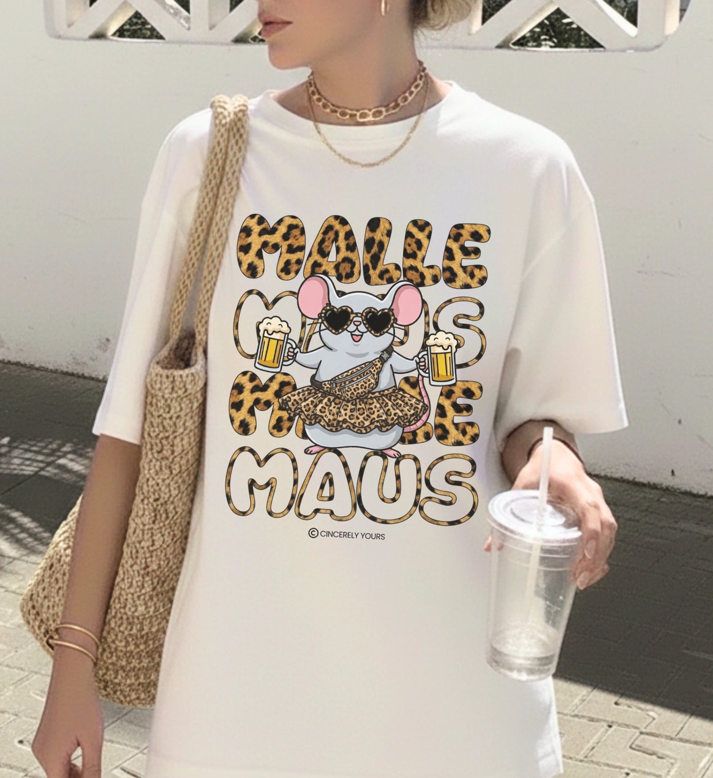 Ein stylisches Mallemaus Shirt für Damen kombiniert mit sommerlichem Flair perfekt für den Ballermann oder die nächste große Partyreise mit den Freundinnen.