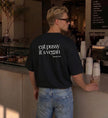 Detailansicht des veganen Statement Shirts von Cincerely Yours mit dem frechen feministischen Slogan eat pussy its vegan für Pride und CSD.
