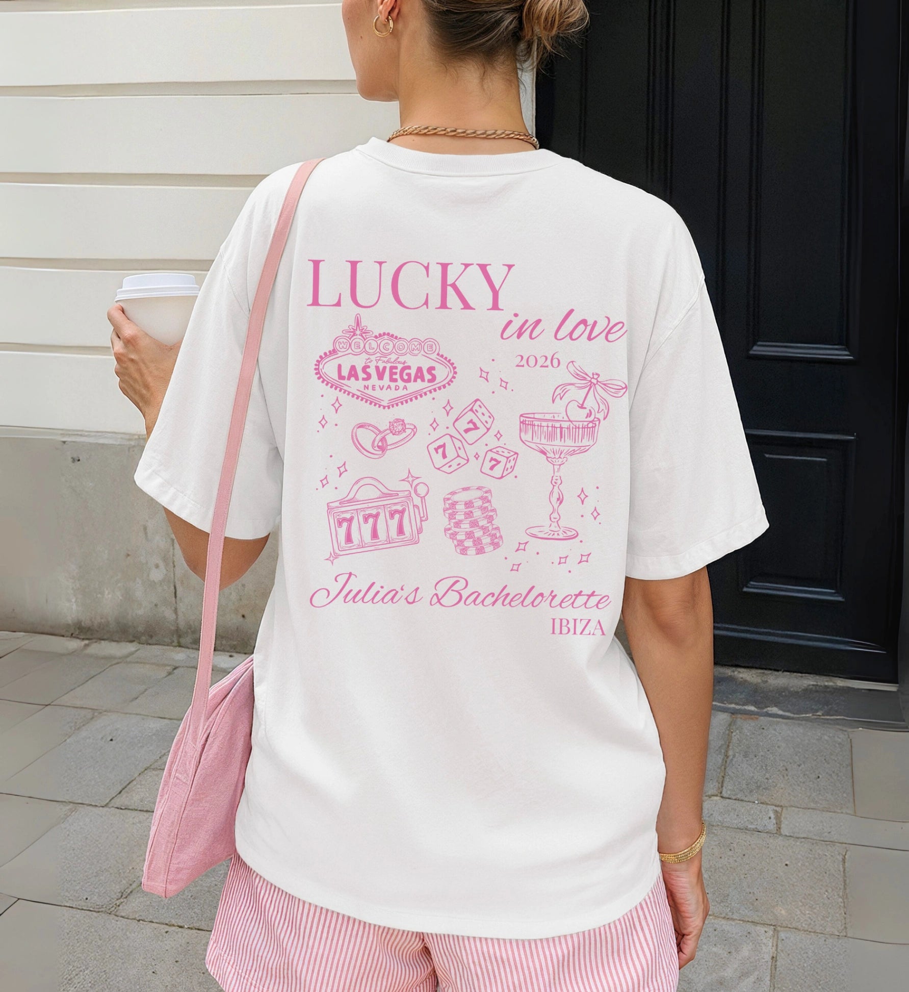 Cincerely Yours Lucky in Love Las Vegas Bachelorette Shirt mit pinkem Slot Machine Print im Vintage Retro Casino Design für den JGA
