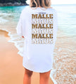 Weißes Cincerely Yours Mallemaus Shirt mit einem Backprint im Leopard-Design, getragen von einer Frau am Strand in der Rückansicht.