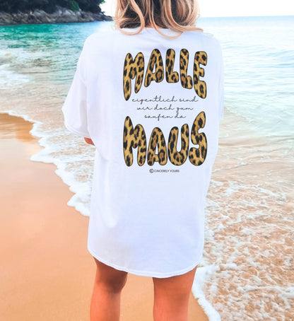 Detailaufnahme des hochwertigen Mallemaus Prints auf dem weißen Baumwollshirt von Cincerely Yours ideal für den nächsten Mallorca Urlaub am Ballermann.