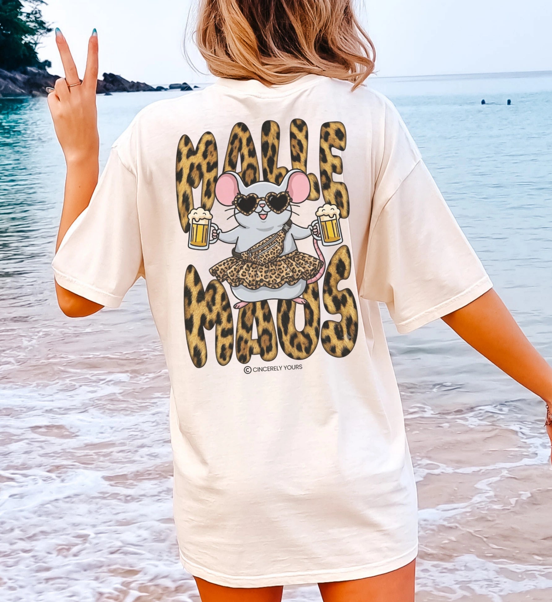 Informationen zur Personalisierung und Größentabelle für das Mallemaus Shirt mit Leopard Backprint von Cincerely Yours für die optimale Passform beim Feiern.