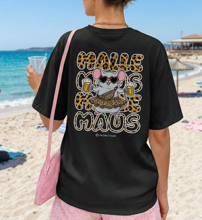 Ein personalisierbares Mallemaus Shirt von Cincerely Yours mit Malle Maus Leopard Grafik das sich perfekt für individuelle Gruppenoutfits am Ballermann Strand eignet.
