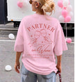 Personalisiertes JGA T-Shirt Damen Partner in Wine als elegantes Squad Outfit für die Trauzeugin und Brautjungfern.