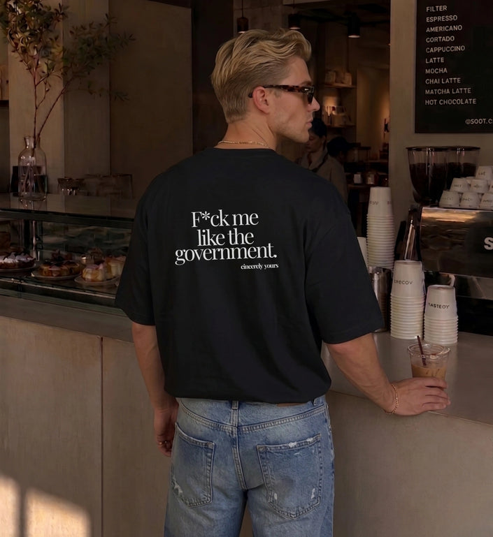Detailaufnahme des hochwertigen Prints des sarkastischen Spruchs auf dem feministischen Protest-Shirt aus schwerem Heavy Cotton Stoff.