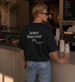 Detailansicht des Cincerely Yours Feminist T Shirt aus dicker Heavyweight Cotton mit hochwertigem Slogan Print für selbstbewusste Boss Babes.