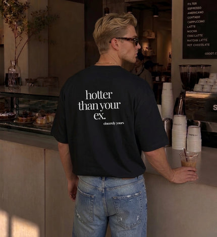 Detailansicht des Cincerely Yours Feminist T Shirt aus dicker Heavyweight Cotton mit hochwertigem Slogan Print für selbstbewusste Boss Babes.