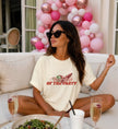 Detailansicht des hochwertigen Chilli-Prints auf dem minimalistischen Bride to Be Shirt für den Hochzeitsmorgen und Junggesellinnenabschied.