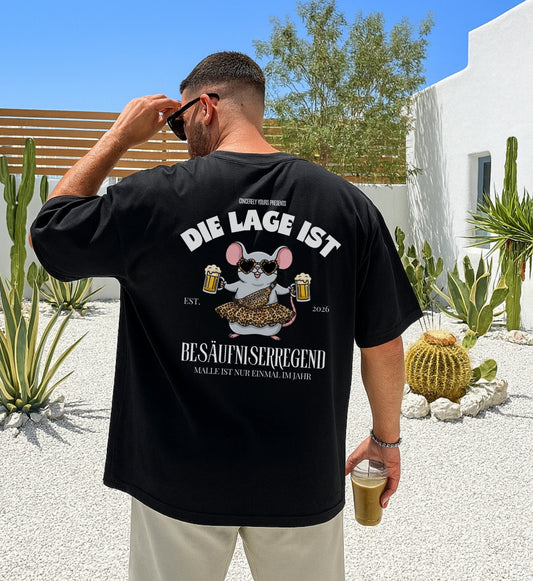 Das individualisierbare Mallemaus Leopard Shirt Die Lage ist besäufniserregend präsentiert als kreative Geschenkidee für alle Fans von Malle Maus.