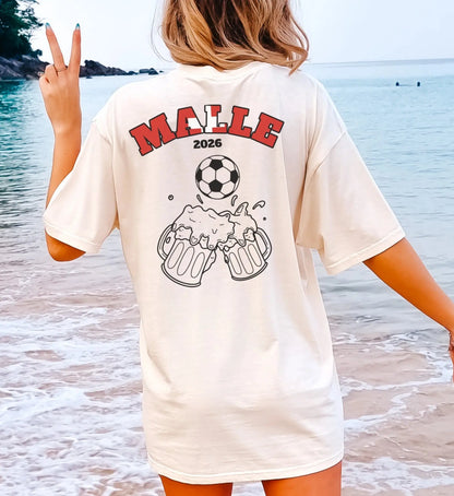Malle Fussball Shirt — Schweiz Flagge Bierkrug (Personalisierbar) - Cincerely Yours