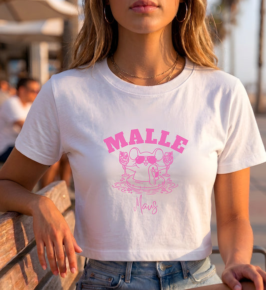 Weißes Damen Crop Top mit pinkem Malle Maus Grafik-Print, ideal für den Sommerurlaub und Girls Trip.