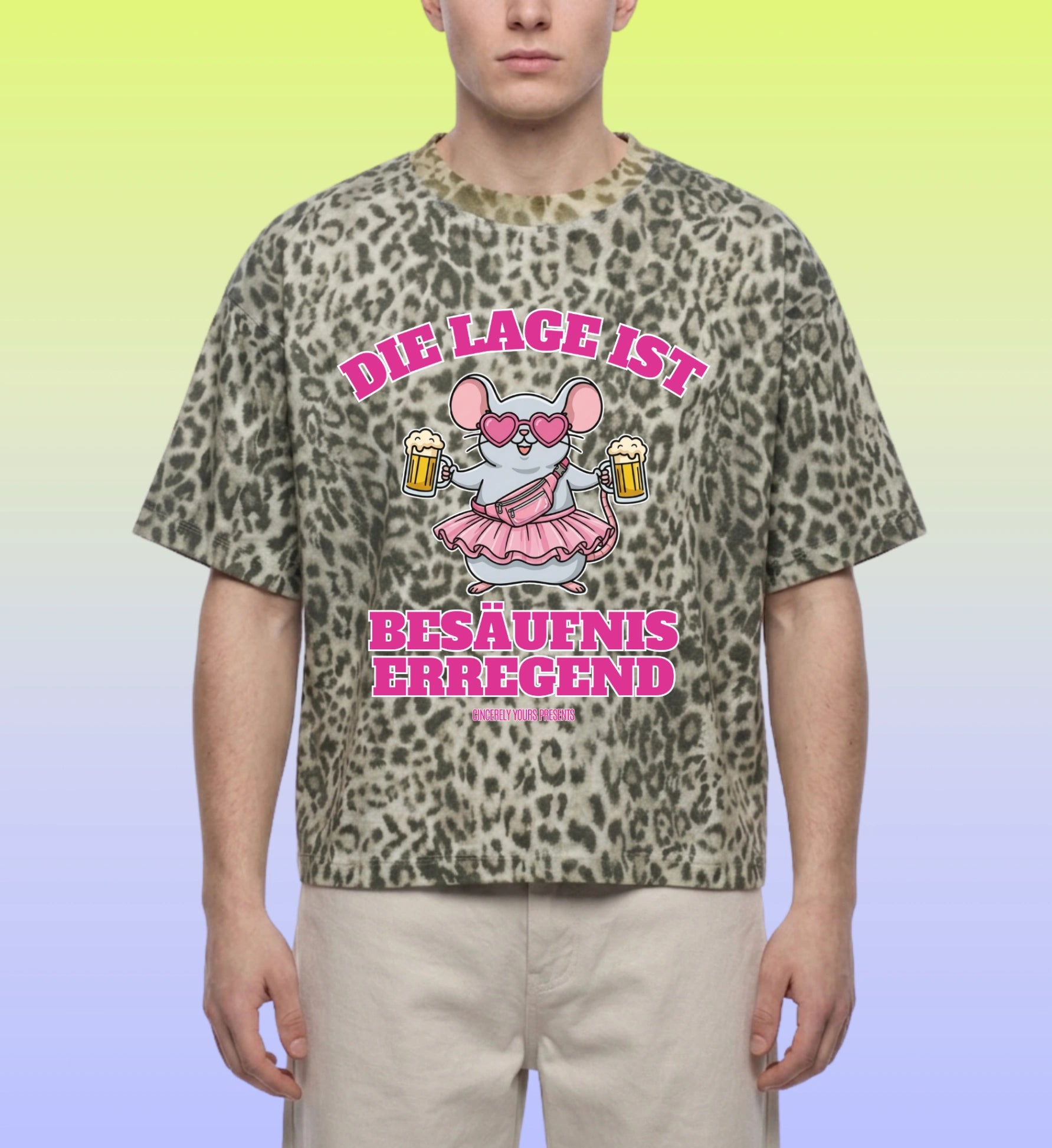 Detailansicht der hochwertigen Bedruckung des Malle Maus Shirts mit trendigem Leopard Muster und dem provokanten Statement für alle echten Mallorca Party Fans.