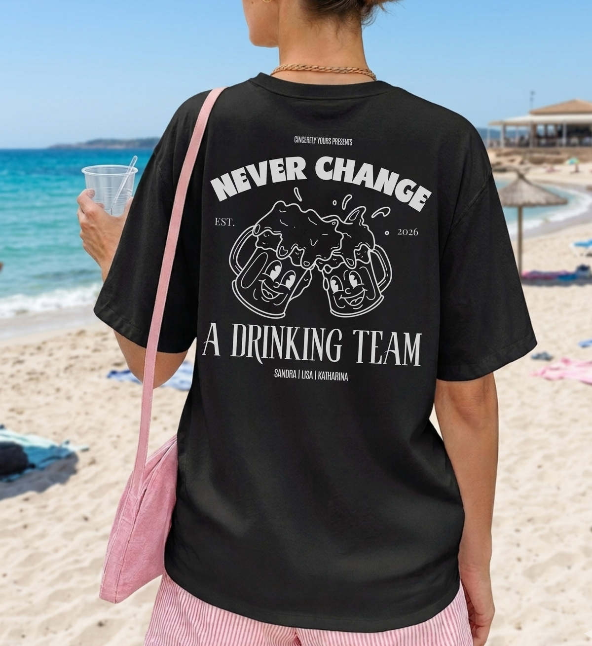 Drinking Team Shirt, Retro Bier Tshirt, Mädelsabend Shirt, Geschenk Freundin, JGA Shirt Frauen, Personalisiertes, Bierkrüge Cartoon, Bachelorette Shirt, Partyshirt Damen, Bestie Geschenk, Vintage Bier Shirt, Freundinnen Shirt, Party Clique Shirt