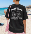 Drinking Team Shirt, Retro Bier Tshirt, Mädelsabend Shirt, Geschenk Freundin, JGA Shirt Frauen, Personalisiertes, Bierkrüge Cartoon, Bachelorette Shirt, Partyshirt Damen, Bestie Geschenk, Vintage Bier Shirt, Freundinnen Shirt, Party Clique Shirt