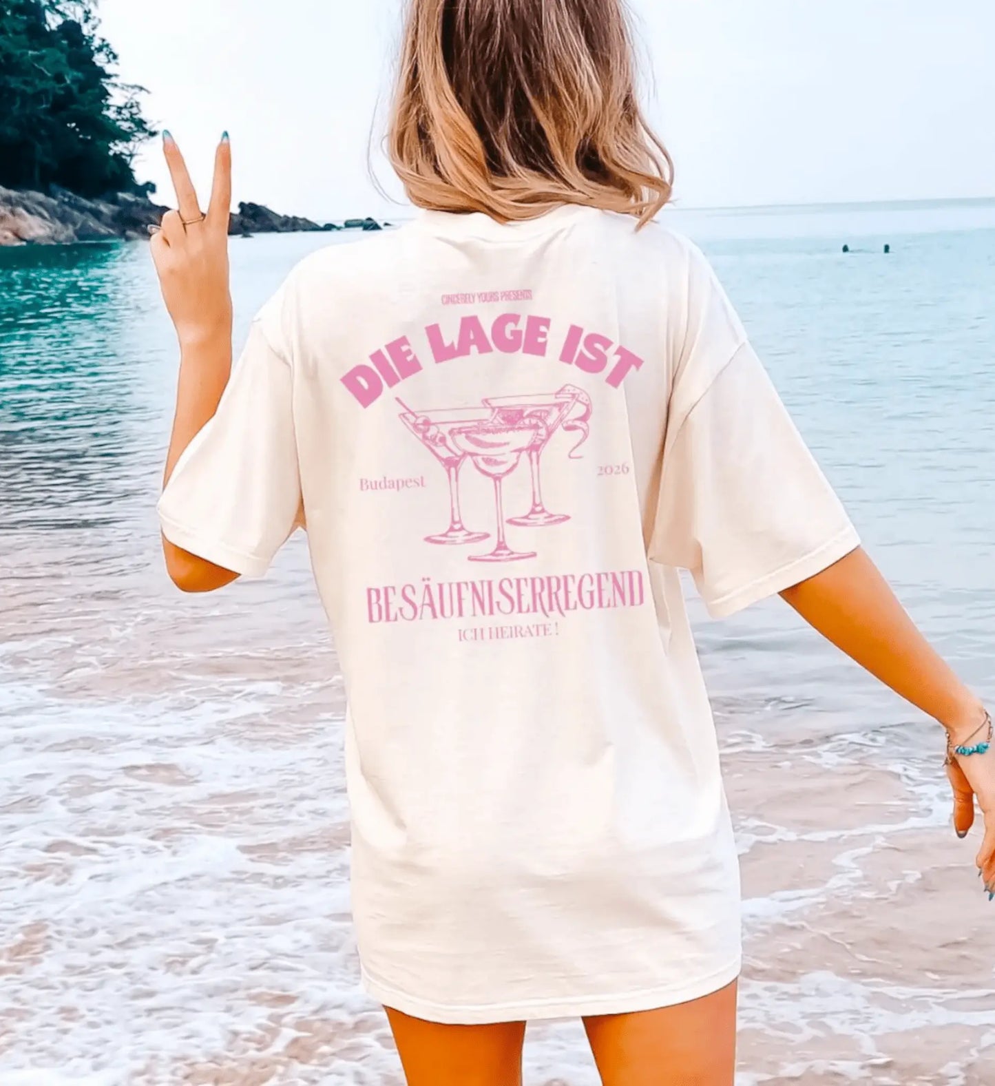 Old Money Bachelorette Party Tee — Die Lage ist besäufniserregend (Customizable) - Cincerely Yours