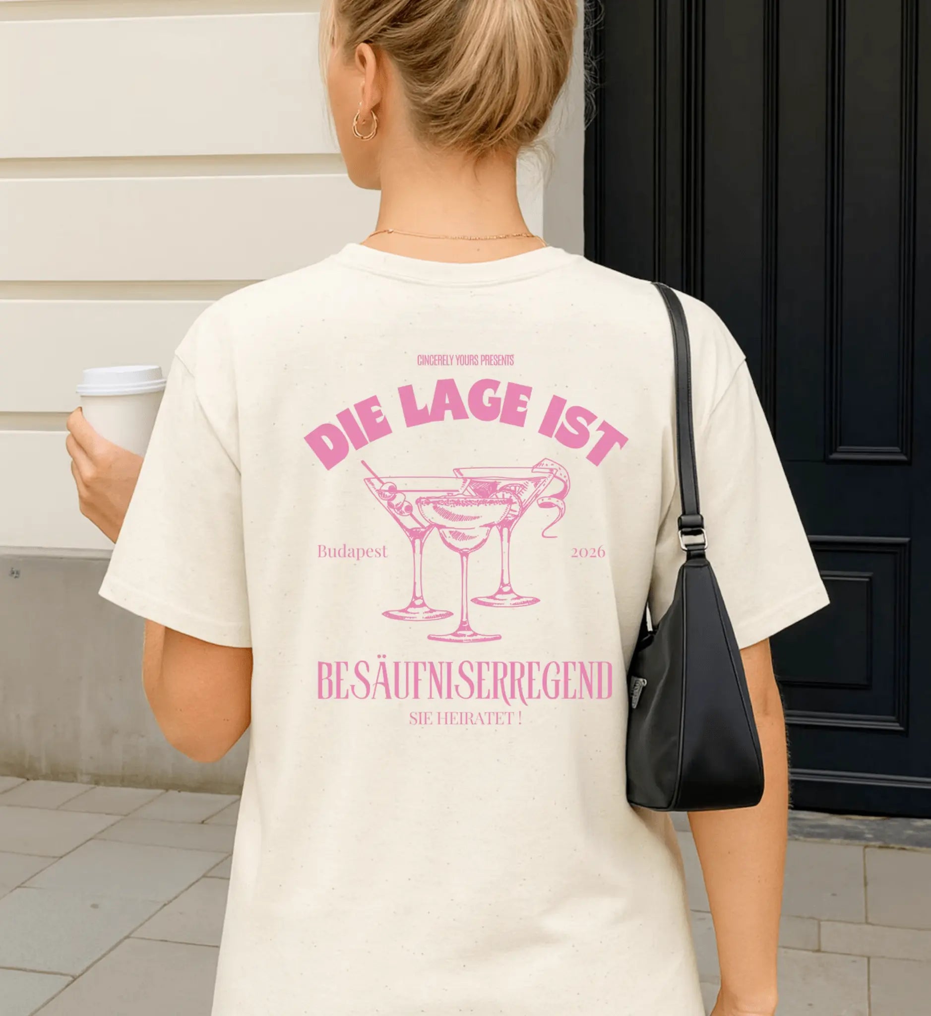 Old Money Bachelorette Party Tee — Die Lage ist besäufniserregend (Customizable) - Cincerely Yours