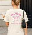 Old Money Bachelorette Party Tee — Die Lage ist besäufniserregend (Customizable) - Cincerely Yours