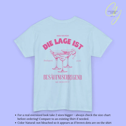 Old Money Bachelorette Party Tee — Die Lage ist besäufniserregend (Customizable) - Cincerely Yours